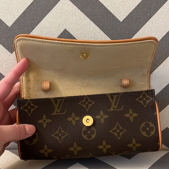 Auth Louis Vuitton Monogram Pochette Twin PM - Picture 2 of 11